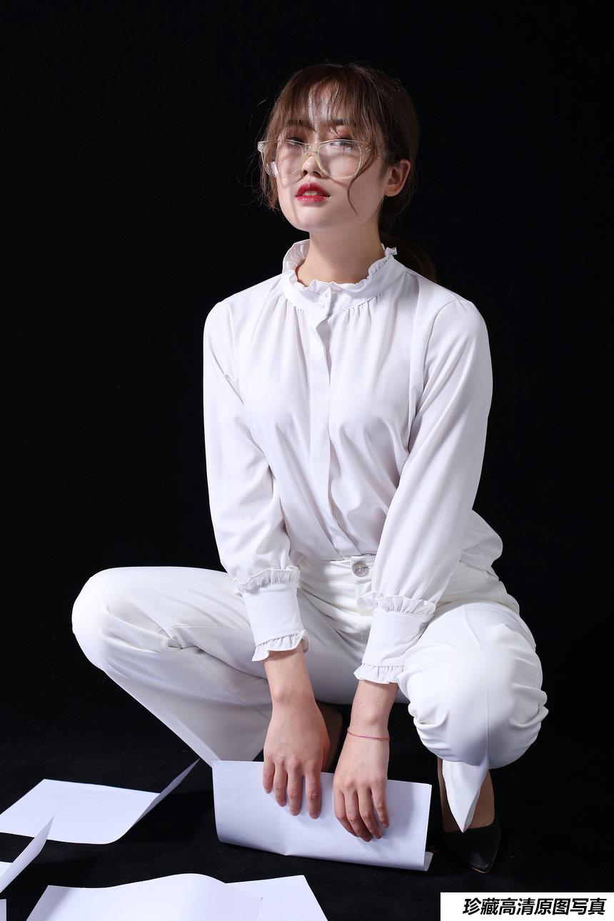 奈丝写真 NO.126 御姐套装 裤里丝-可乐 [33P+401M]-绅士图