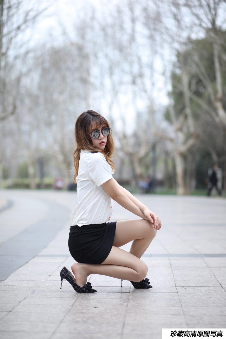 奈丝写真 NO.116 公园里的制服肉丝-高高 [53P+389M]