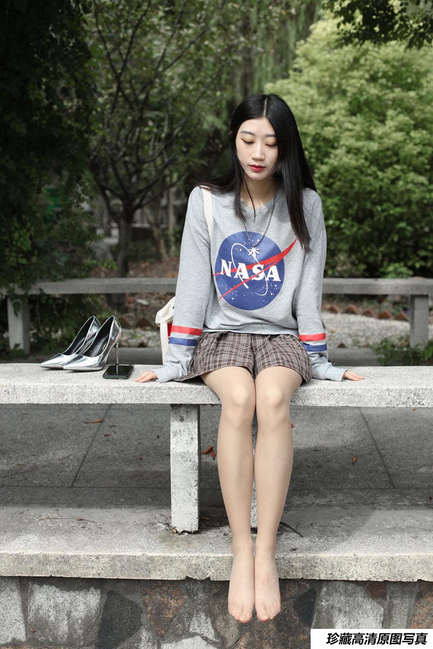 奈丝写真 NO.147 长廊石凳上的软妹-翼宁 [38P+607M]