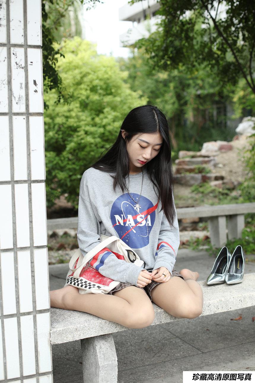 奈丝写真 NO.147 长廊石凳上的软妹-翼宁 [38P+607M]