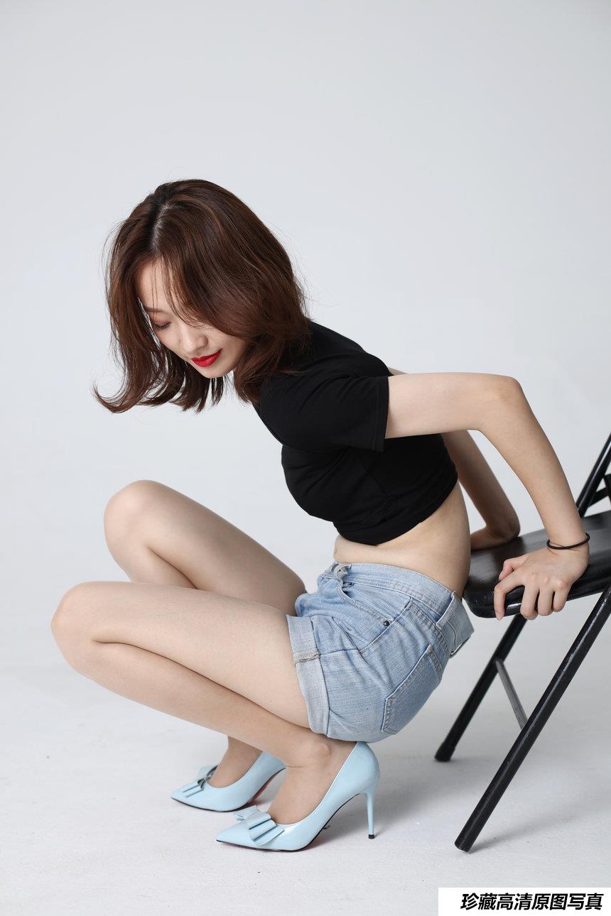 奈丝写真 NO.145 露腿的世界四季如春-莹莹 [35P+385M]