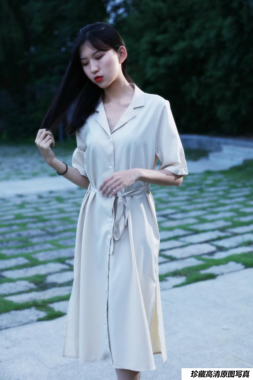 奈丝写真 NO.131 户外躺拍–小橙子 [36P+472M]