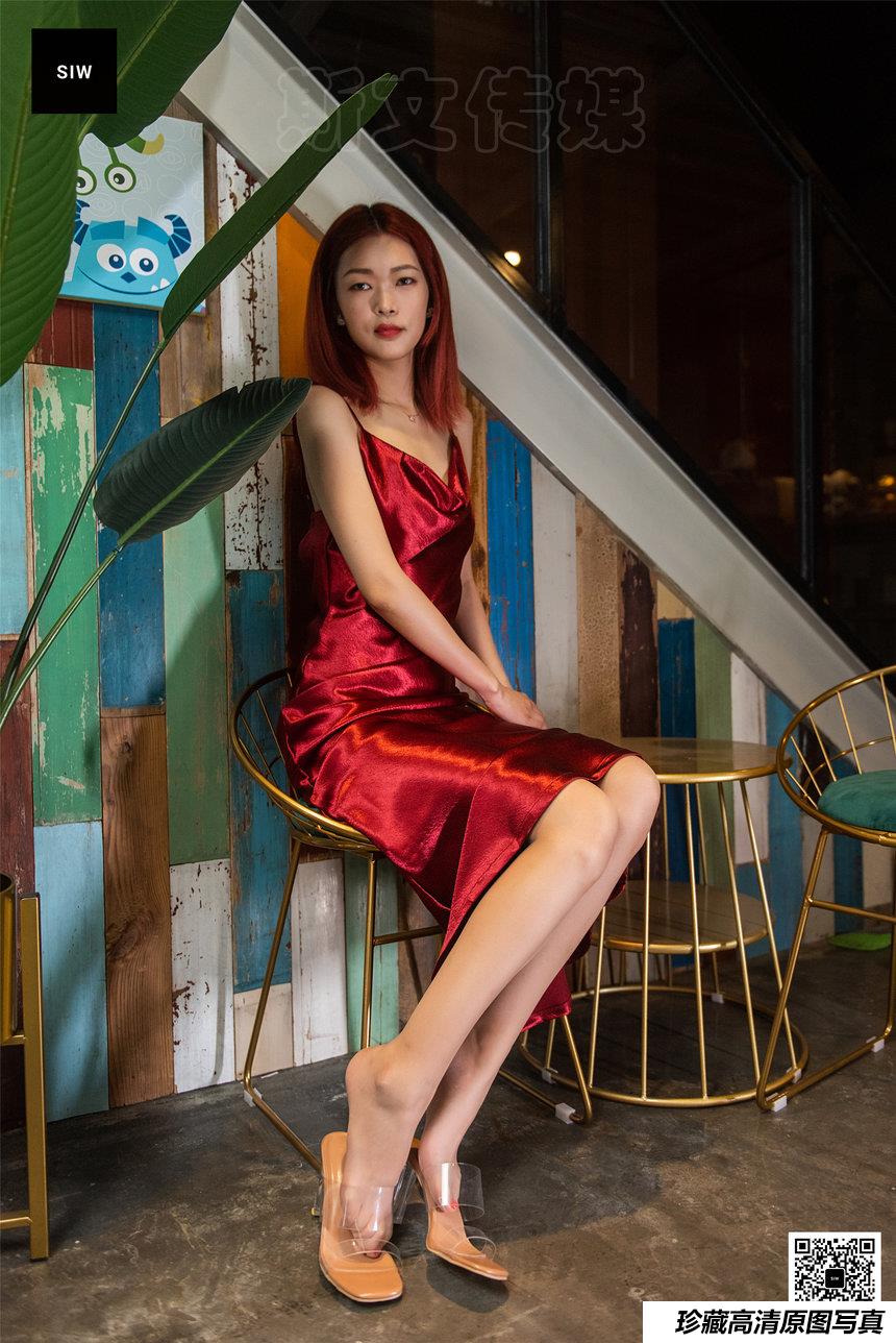 SIW斯文传媒 008 复古奢华绸缎露背绑带缎面酒红礼服（悦悦） [61P-214M]