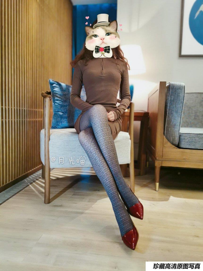 微博美丝博主月光喵丝袜美脚写真合集【690P-210MB】