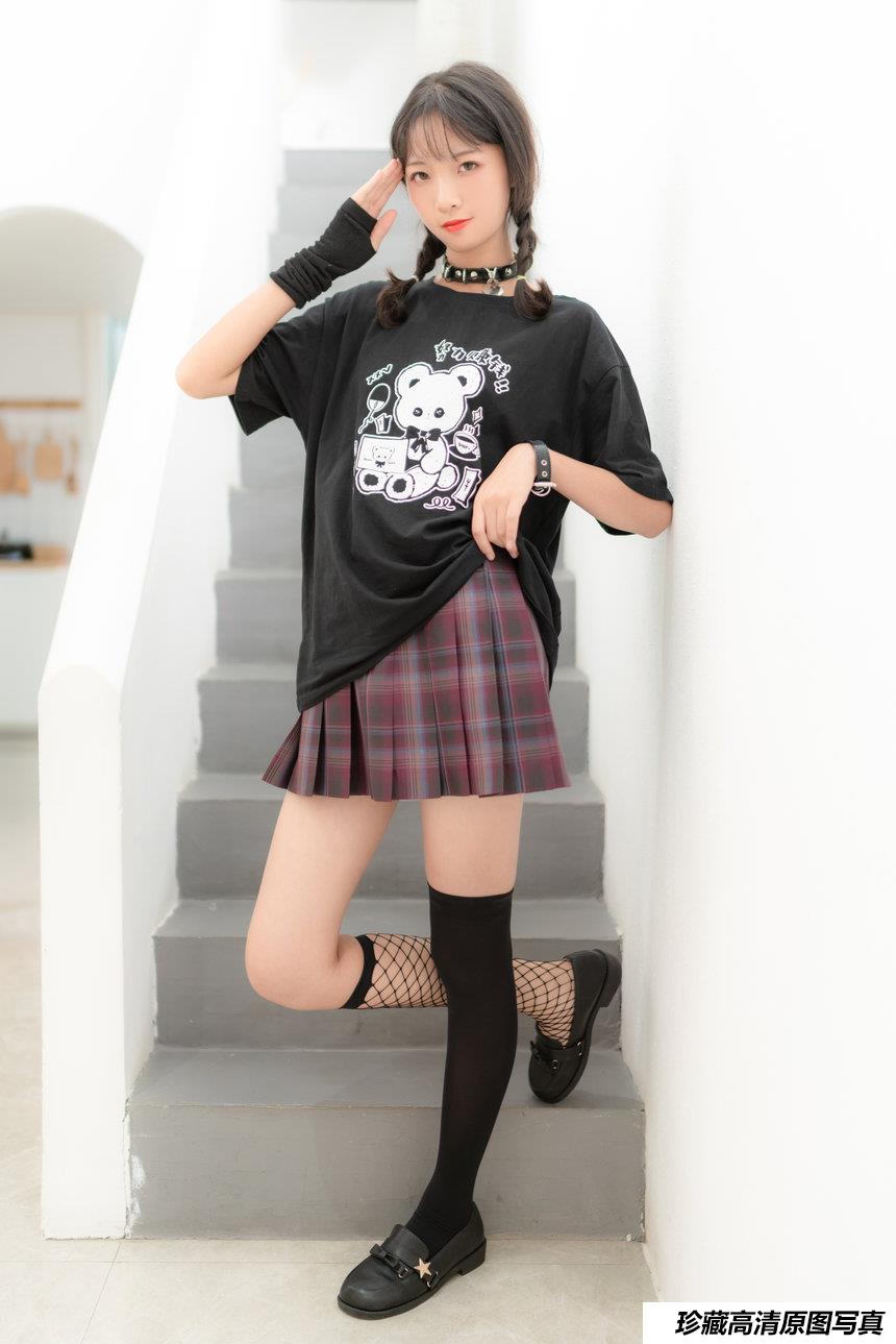 西瓜少女 NO.017   JK双拼袜  [36P-231MB]