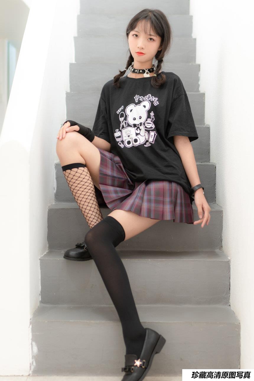 西瓜少女 NO.017   JK双拼袜  [36P-231MB]