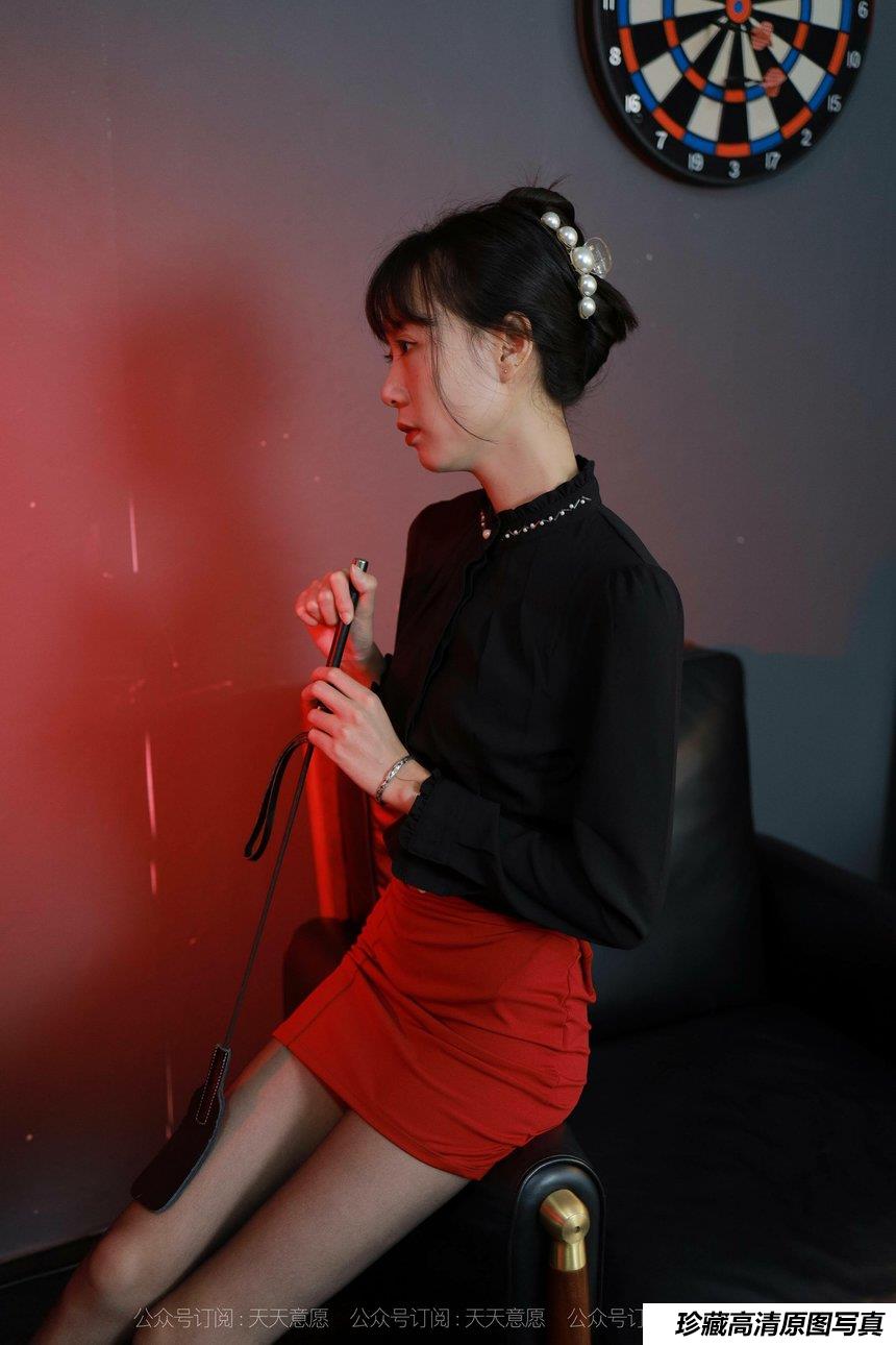 [IESS异思趣向] 2021.10.27 丝享家959：团团《姓感红与黑》[96P／147MB]