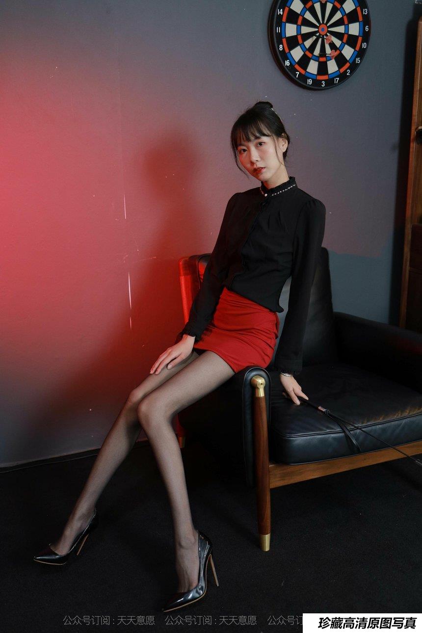 [IESS异思趣向] 2021.10.27 丝享家959：团团《姓感红与黑》[96P／147MB]