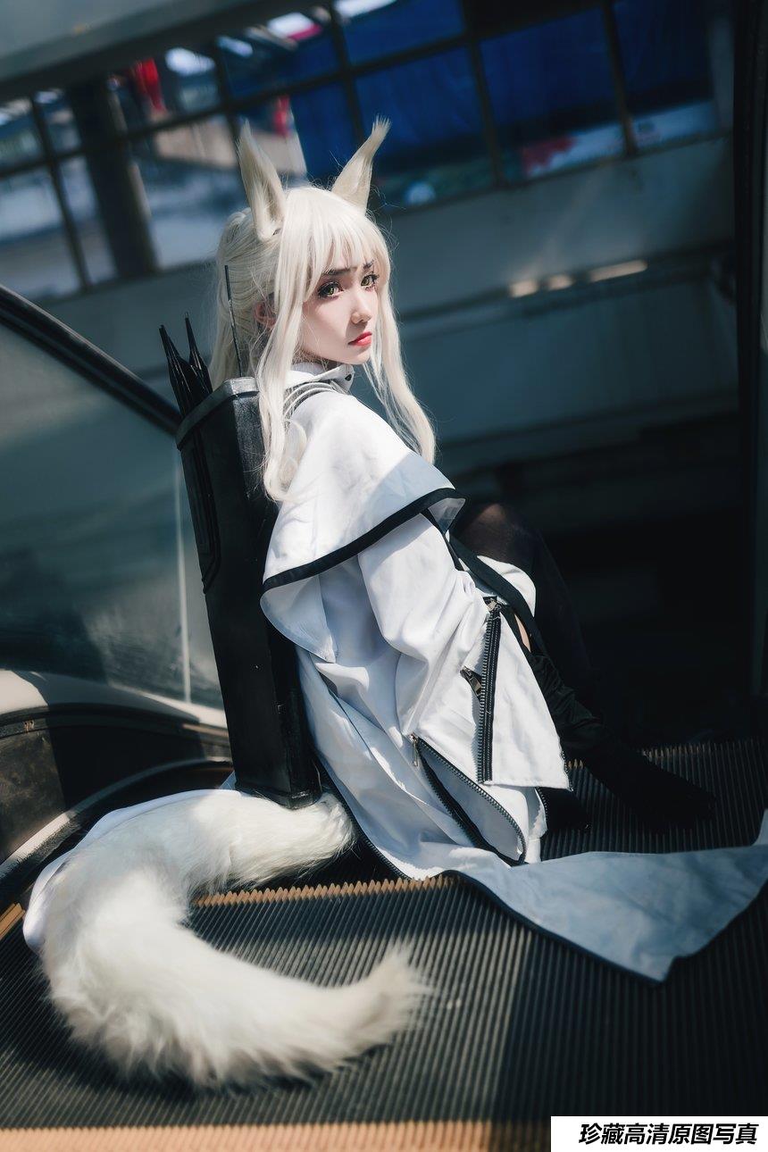 南桃Momoko NO.31 白金常服 [17P-34MB]