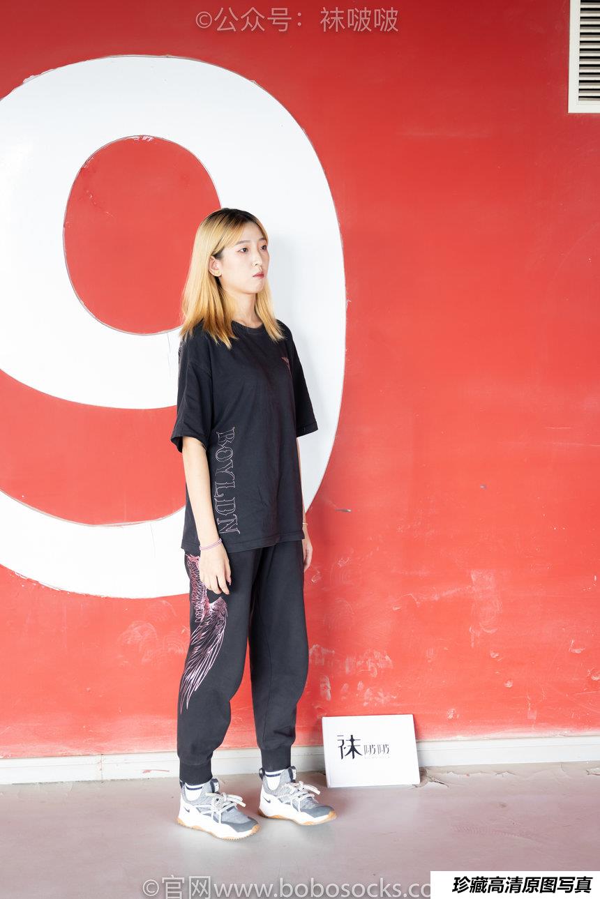 [BoBoSocks袜啵啵]NO.018 木木-运动鞋、白棉袜、裸足[136P+1V／3.94GB]