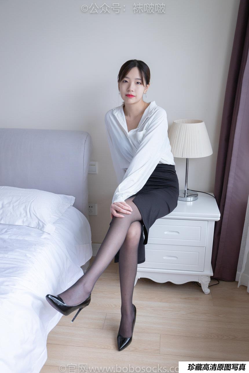 [BoBoSocks袜啵啵]NO.017 小甜豆-OL制服、高跟鞋、黑丝[131P+1V／3.73GB]