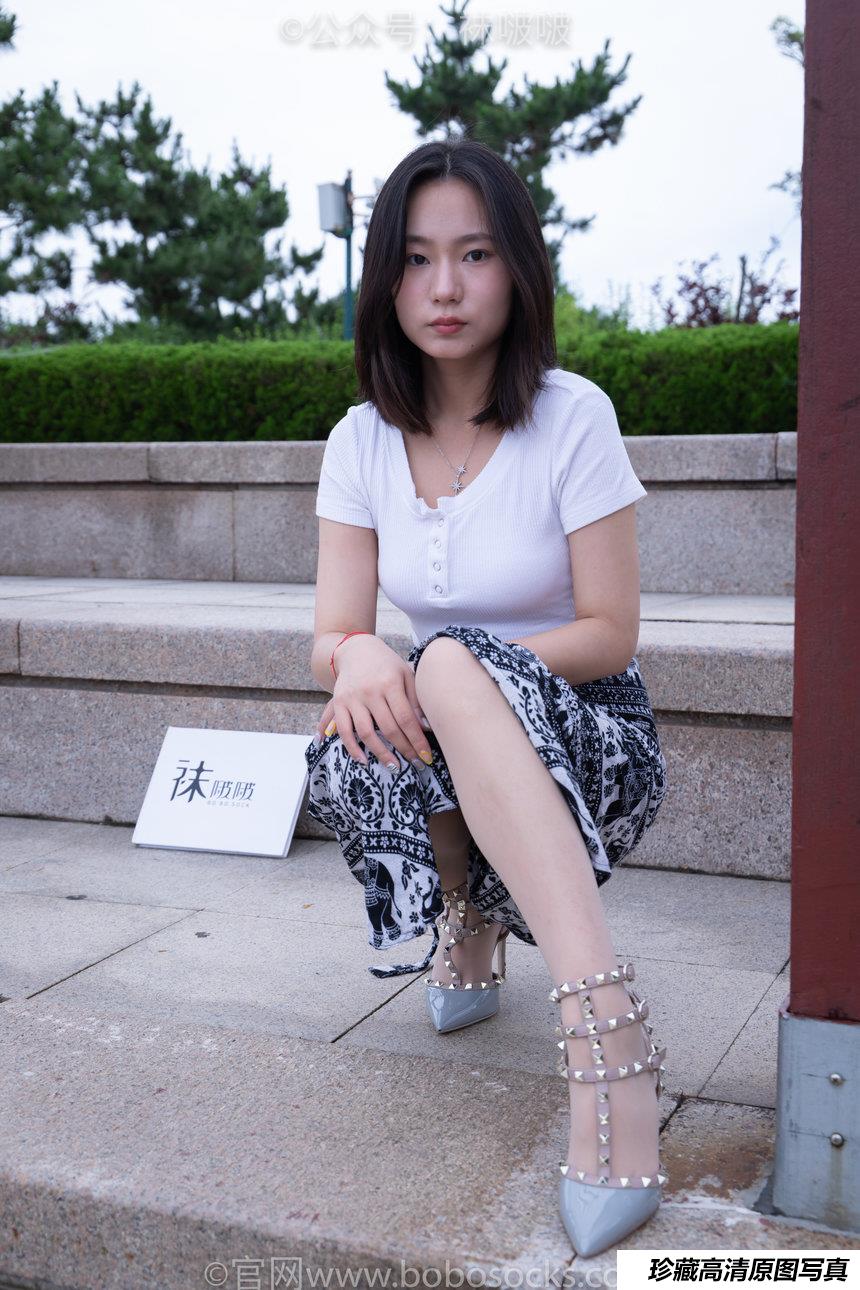 [BoBoSocks袜啵啵]NO.014 思思-华伦天奴高跟鞋、肉丝[140P+1V／6.17GB]