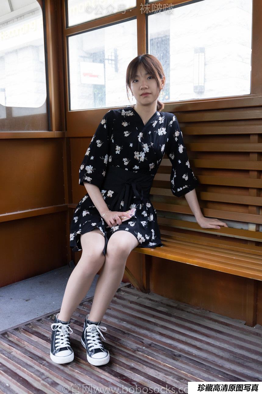 [BoBoSocks袜啵啵]NO.013 小甜豆-匡威帆布鞋、浅灰色短棉袜、肉丝[132P+1V／8.07GB]