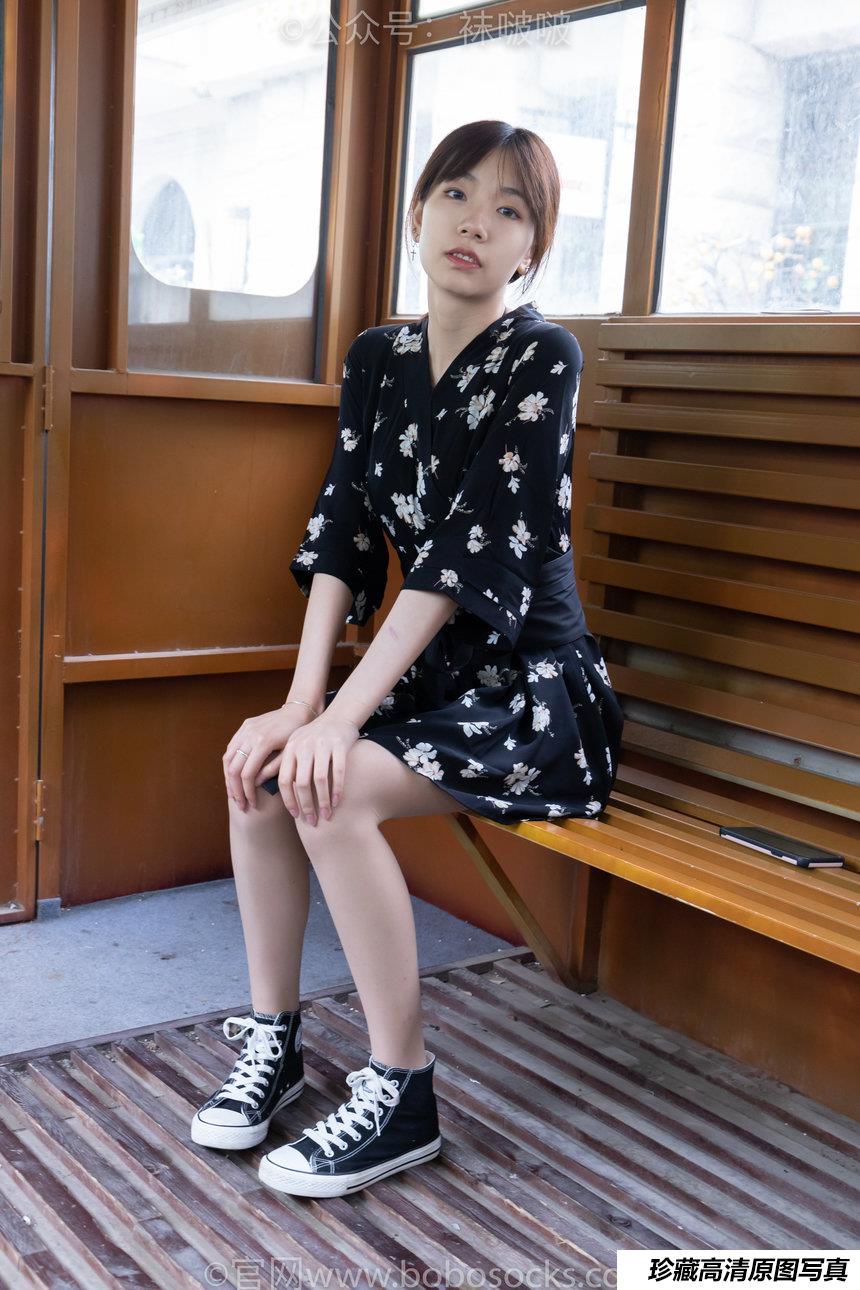 [BoBoSocks袜啵啵]NO.013 小甜豆-匡威帆布鞋、浅灰色短棉袜、肉丝[132P+1V／8.07GB]