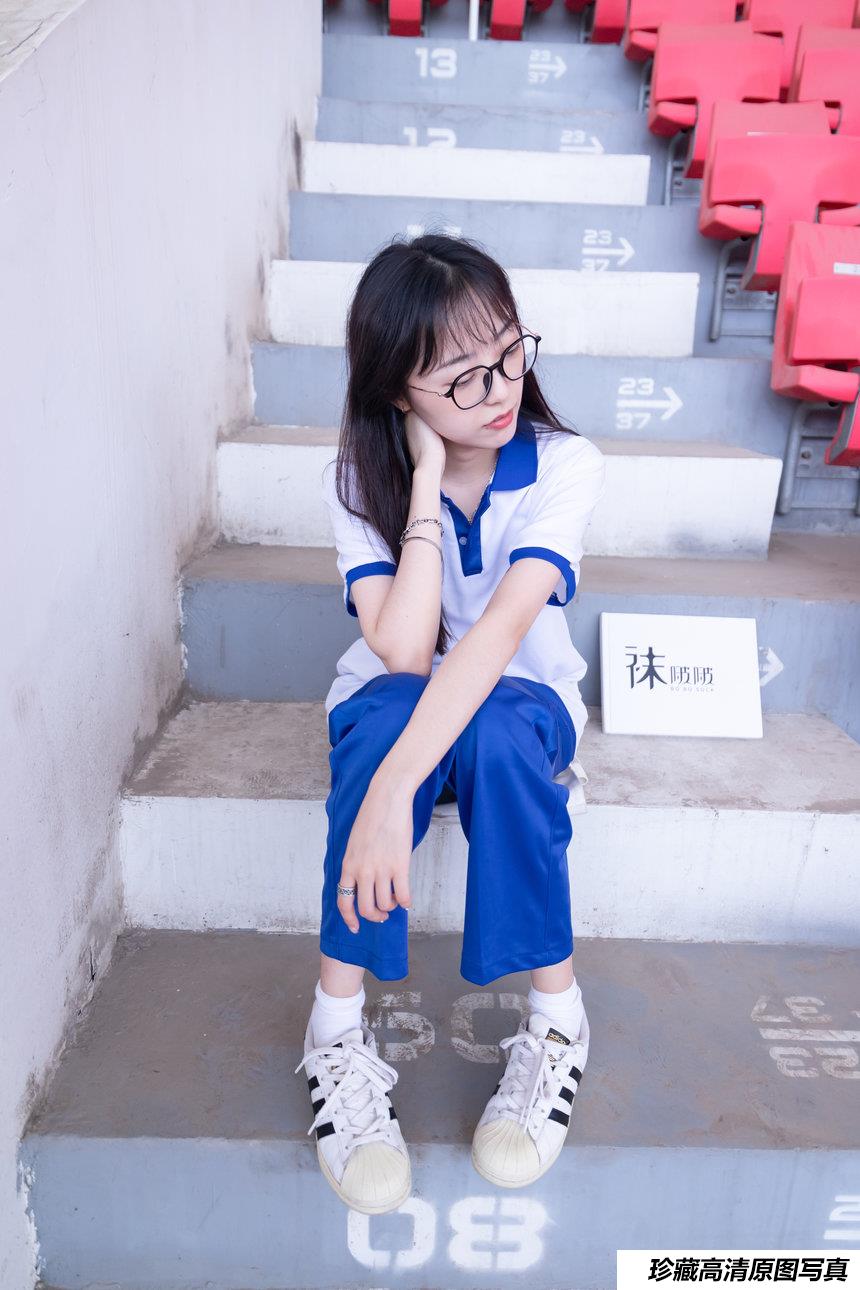 [BoBoSocks袜啵啵]NO.002 稚予-校服、贝壳头、白棉袜、裸足[13P+1V／2.99GB]