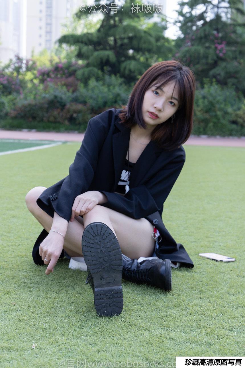 [BoBoSocks袜啵啵]NO.010 小甜豆-马丁靴、白色短棉袜、裸足[117P+1V／3.37GB]