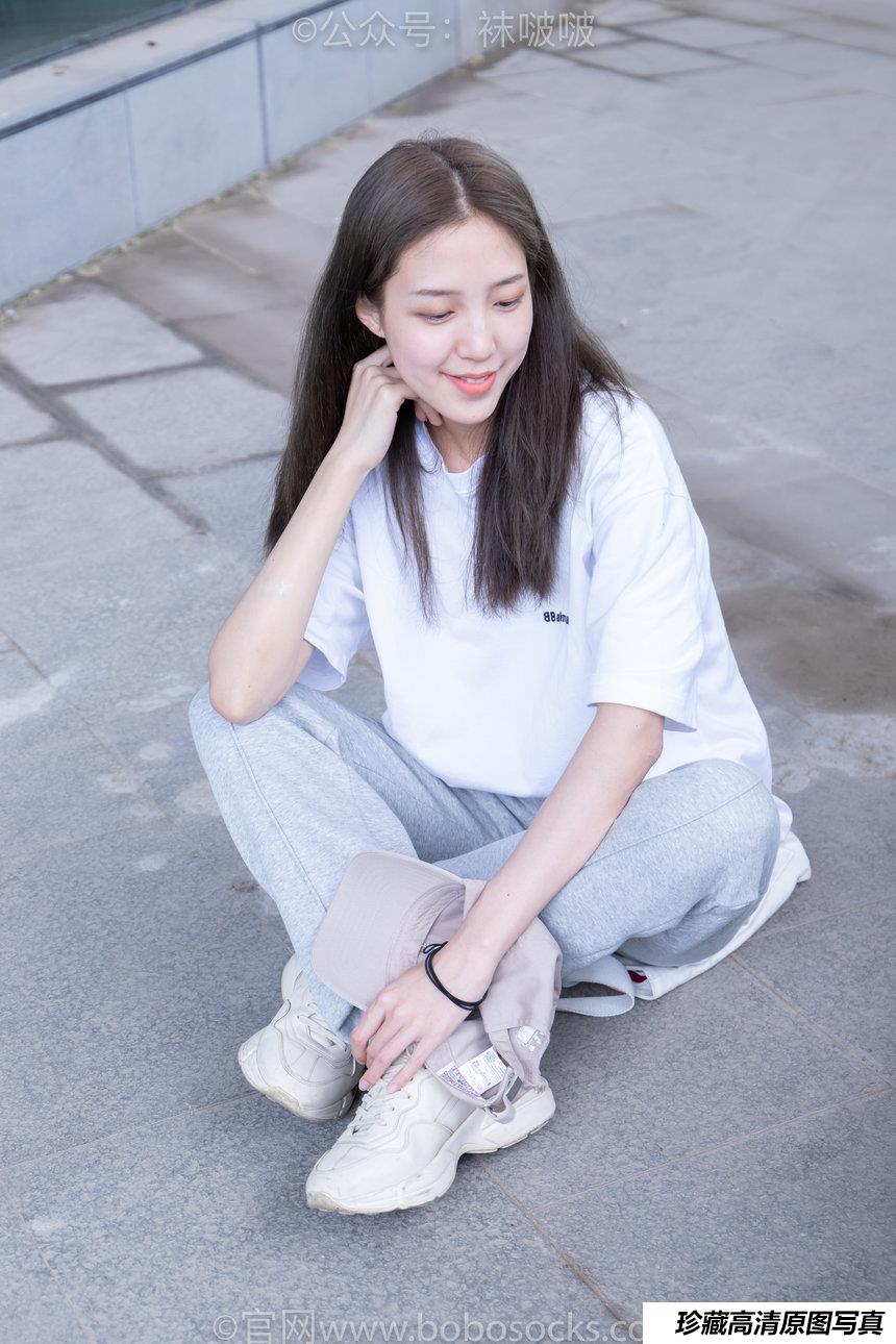 [BoBoSocks袜啵啵]NO.012 泡芙-运动鞋、白棉袜、裸足[132P+1V／3.64GB]