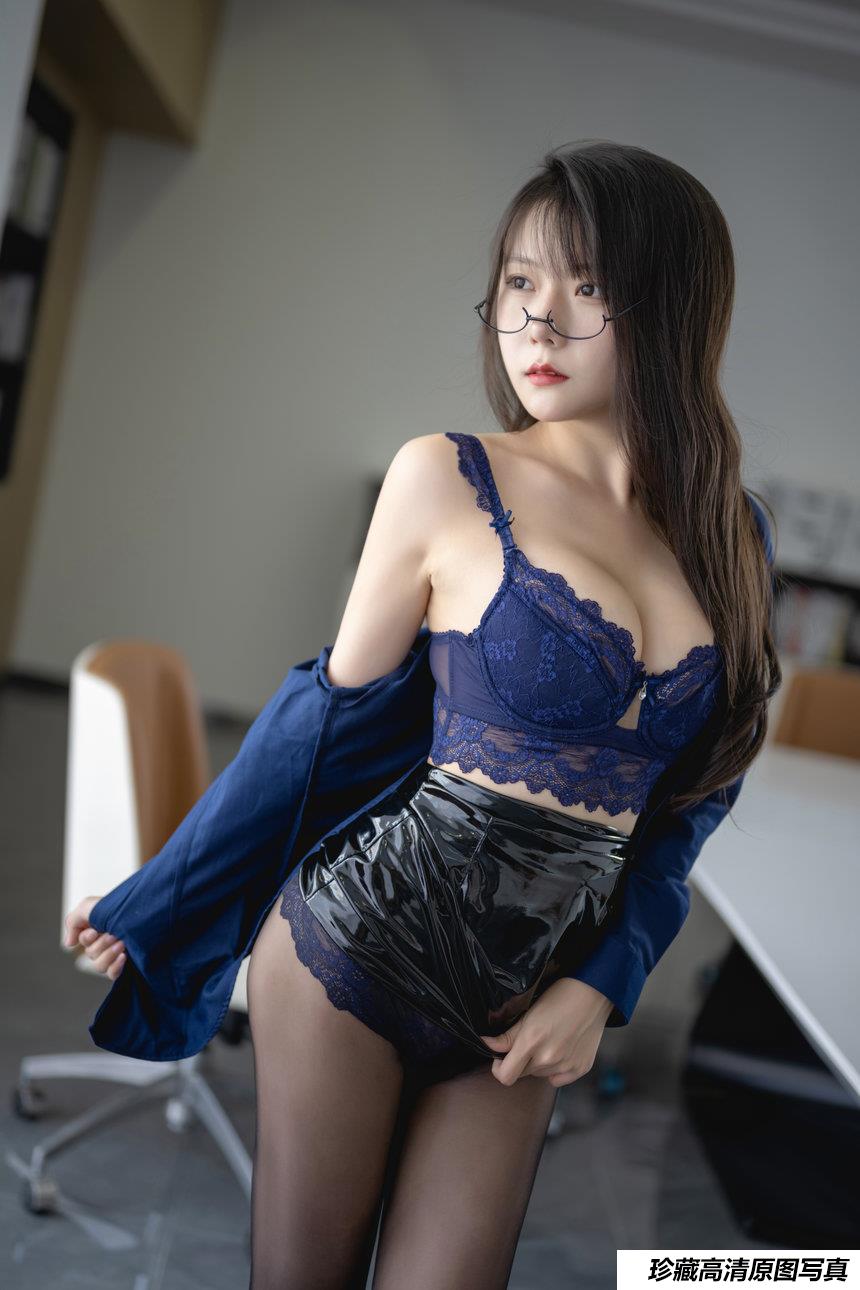 香草喵露露 - 小露乱撞 会议室OL [38P1V-1.06GB]