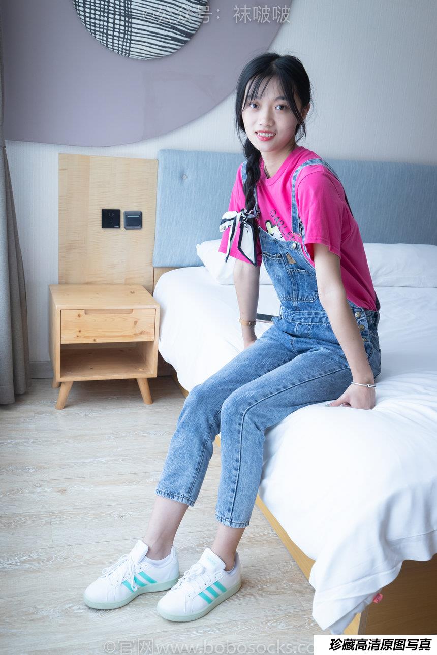 [BoBoSocks袜啵啵]NO.024 涵涵-板鞋、白棉袜、裸足[134P+1V／3.93GB]