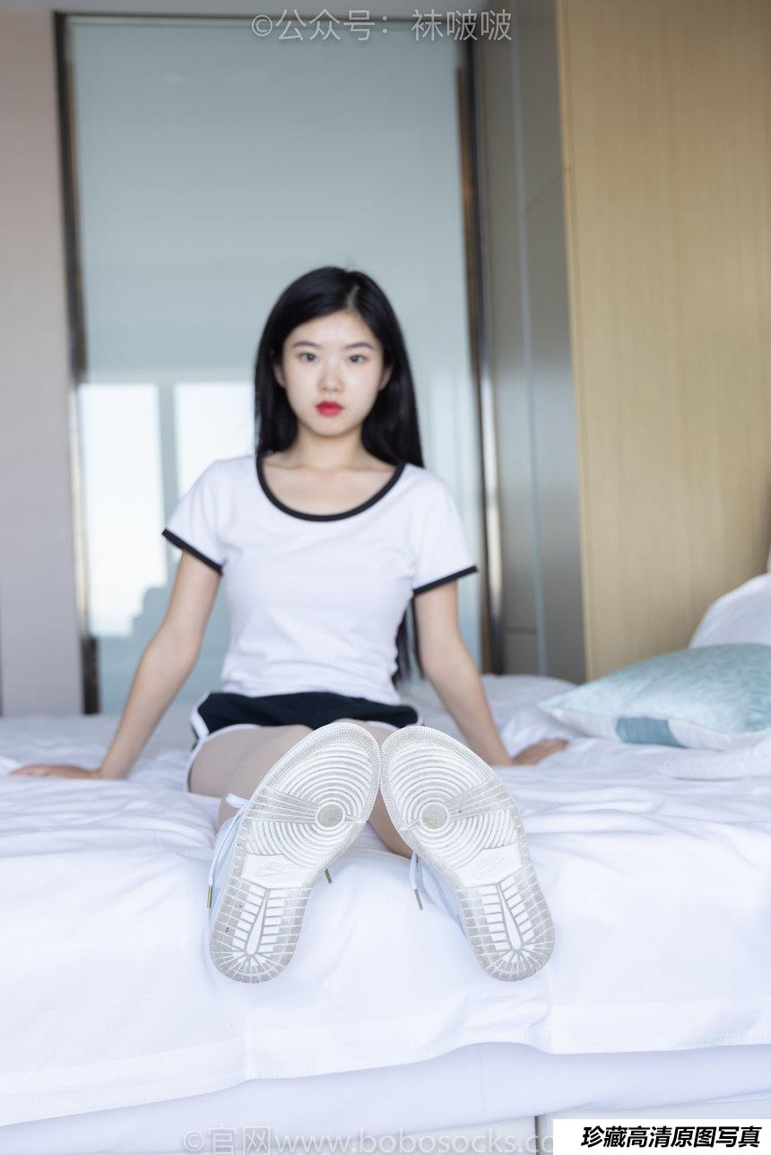 [BoBoSocks袜啵啵]NO.031 小奶熊-AJ板鞋、白棉袜、厚肉丝[149P+1V／3.79GB]