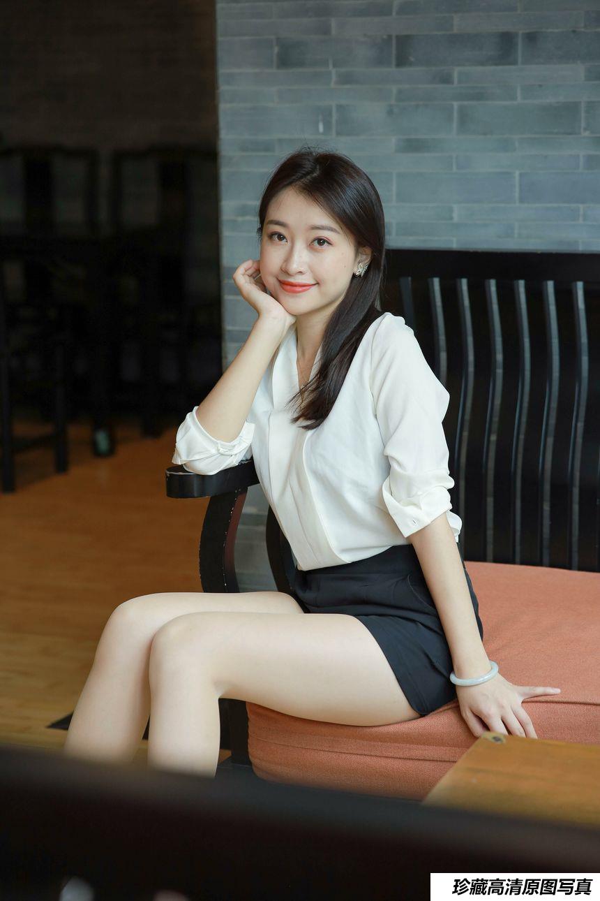 [IESS异思趣向] 2021.11.03 丝享家964：小婕《沙发上的佳人》[100P／116MB]