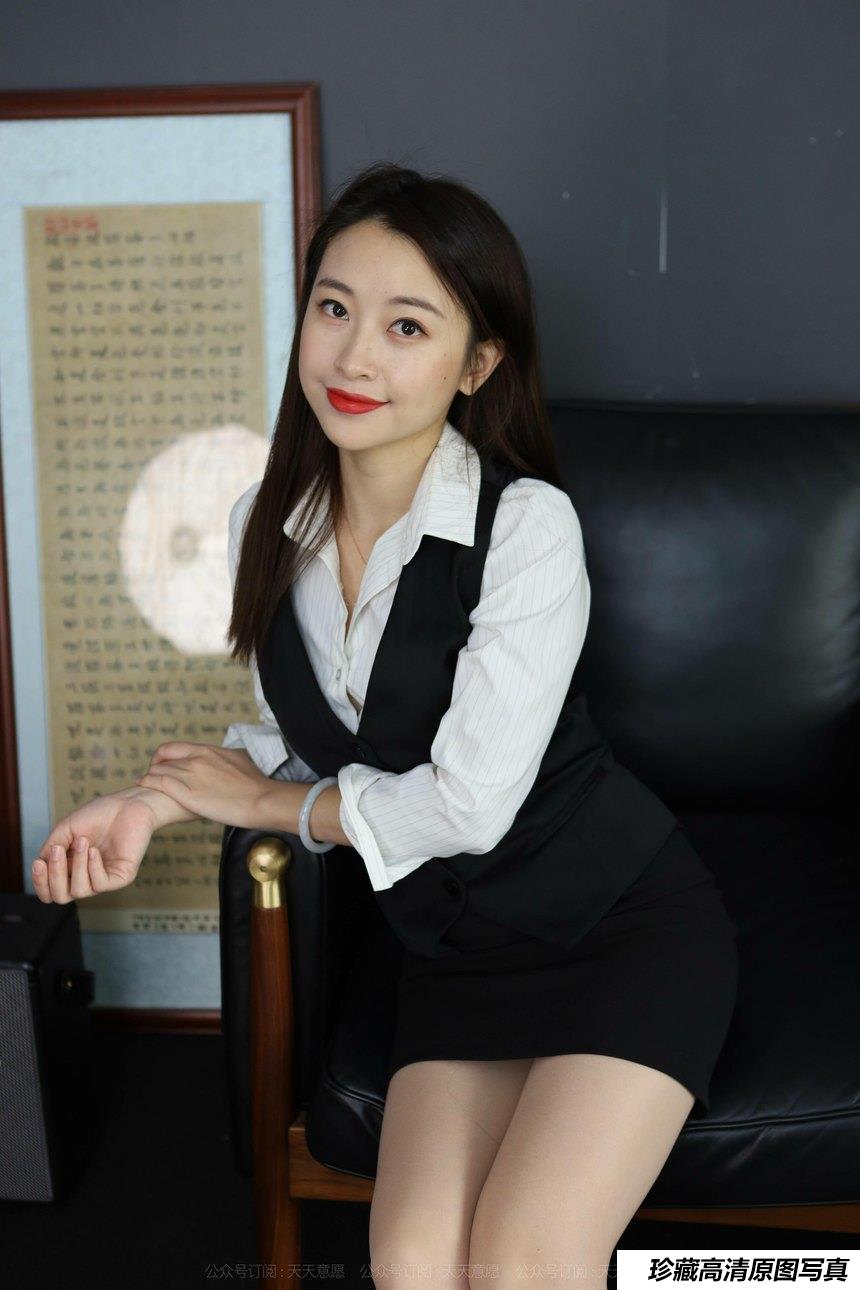 [IESS异思趣向]2021.11.12 丝享家972：小婕《周末陪你加班》[94P／105MB]