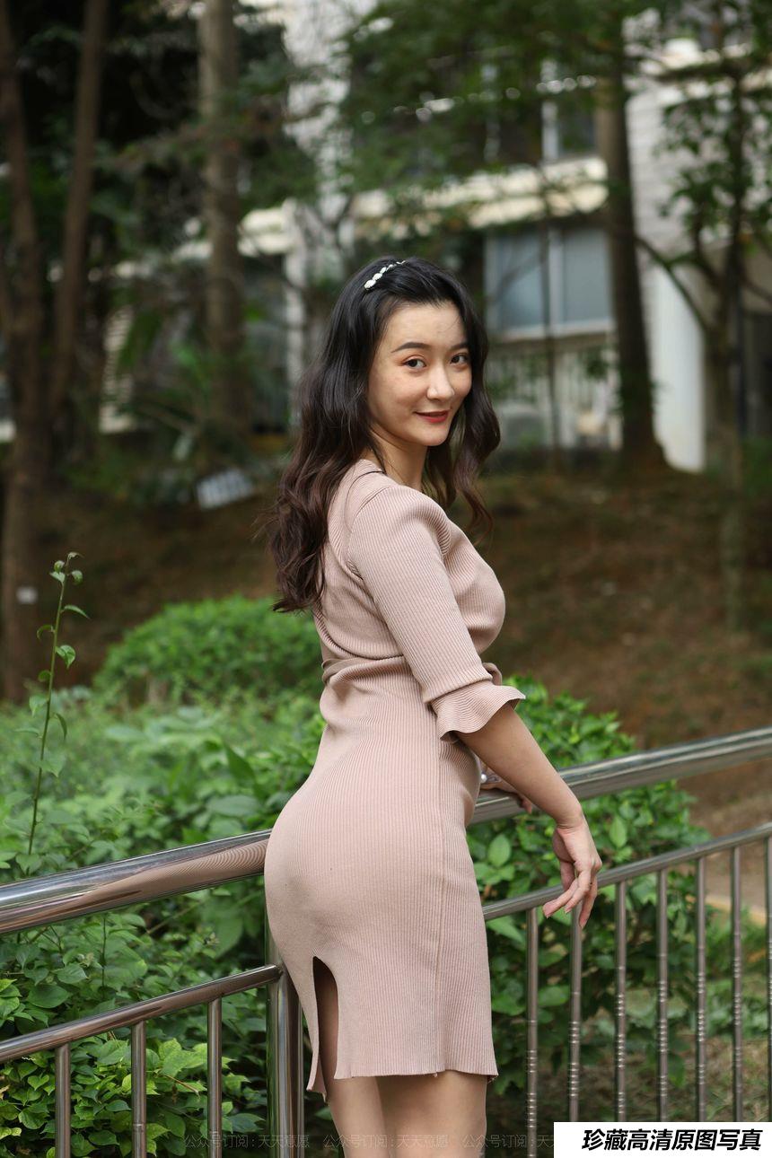 [IESS异思趣向] 2021.11.09 丝享家970：秋秋《美女阳光浴》[83P／104MB]