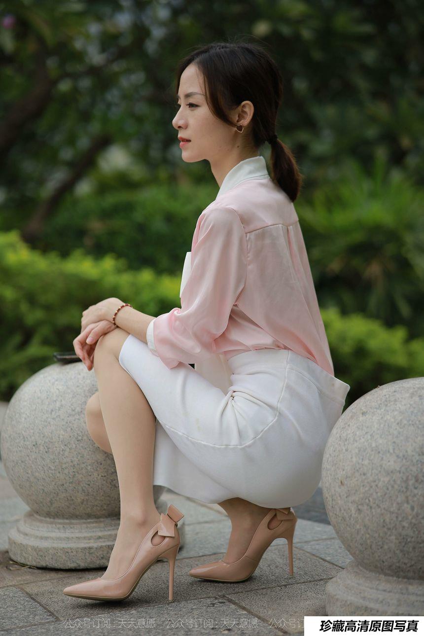 [IESS异思趣向]2021.11.11 丝享家971：小六《城市丽人》[90P／93MB]