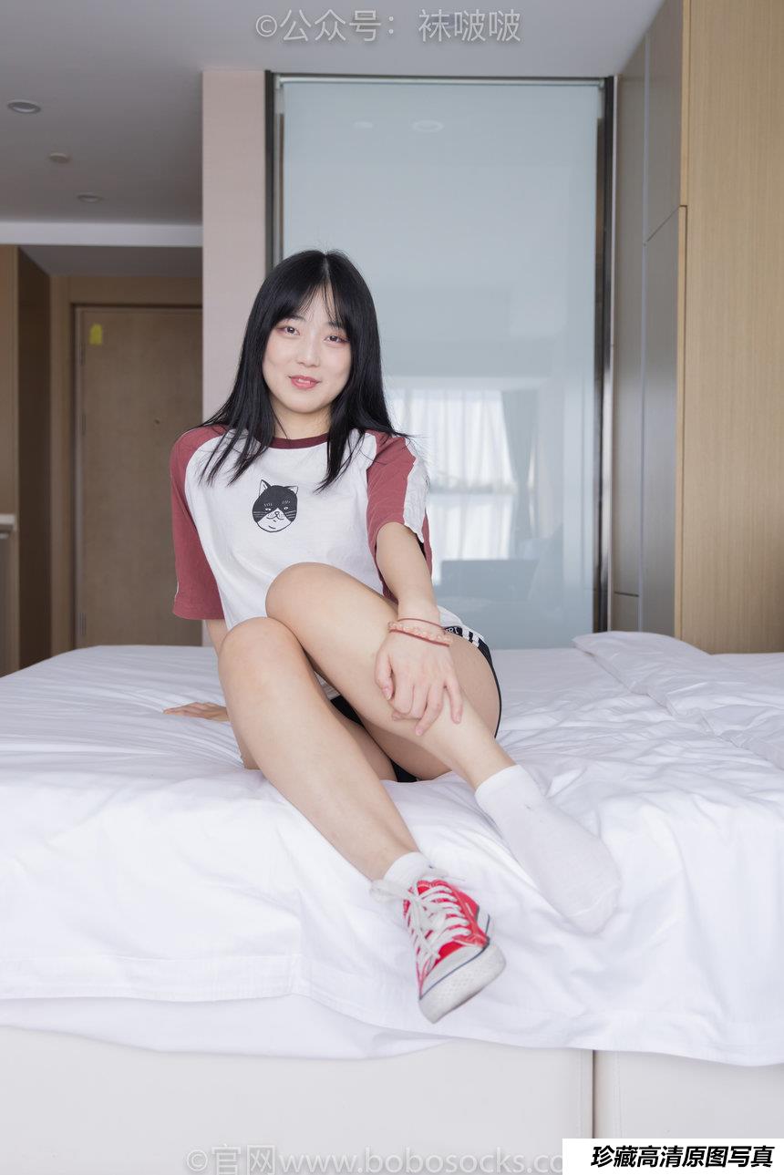 [BoBoSocks袜啵啵]NO.036 菠萝-帆布鞋、白棉袜、裸足[138P+1V／6.73GB]-绅士图