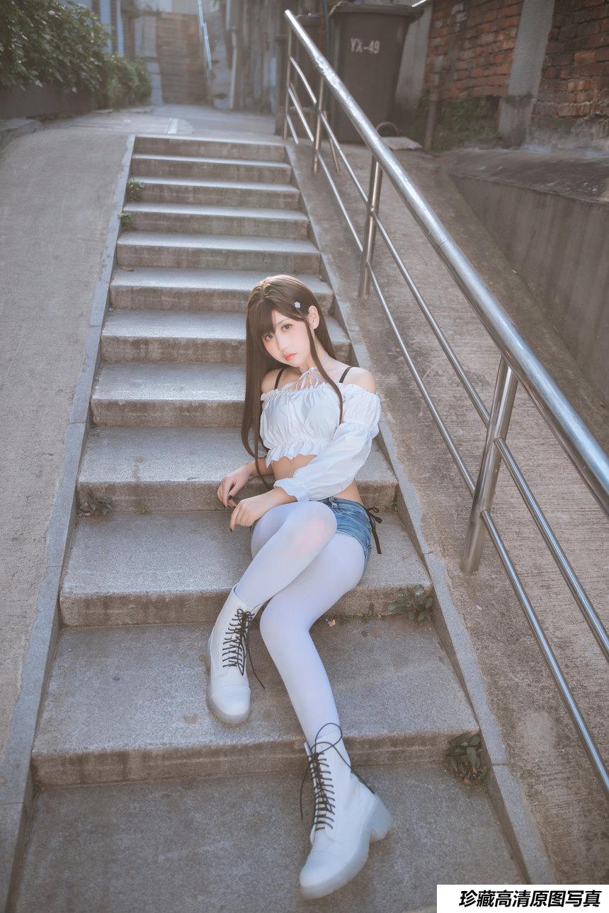 萌芽儿o0 - NO.18 邻家小恶魔 [47P1V-426MB]