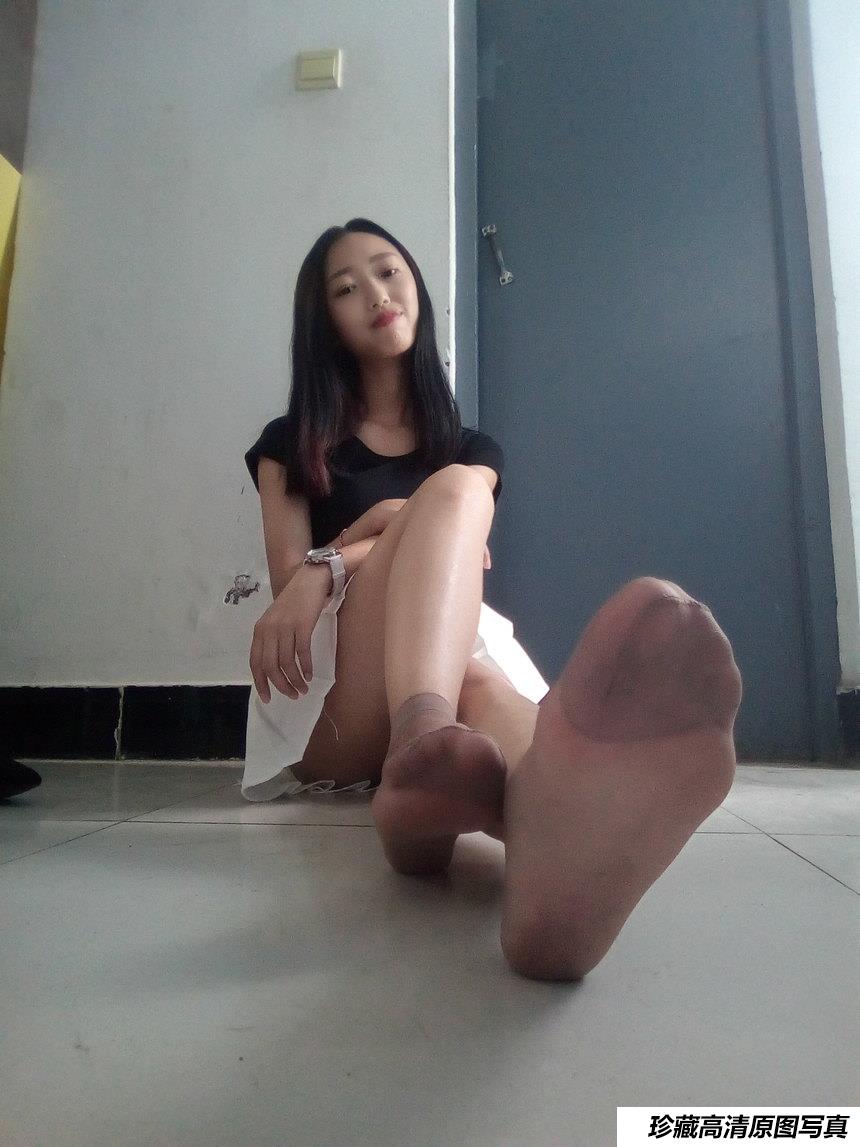 学妹校园寝室短丝系列034期 卫艺[190P／396MB]