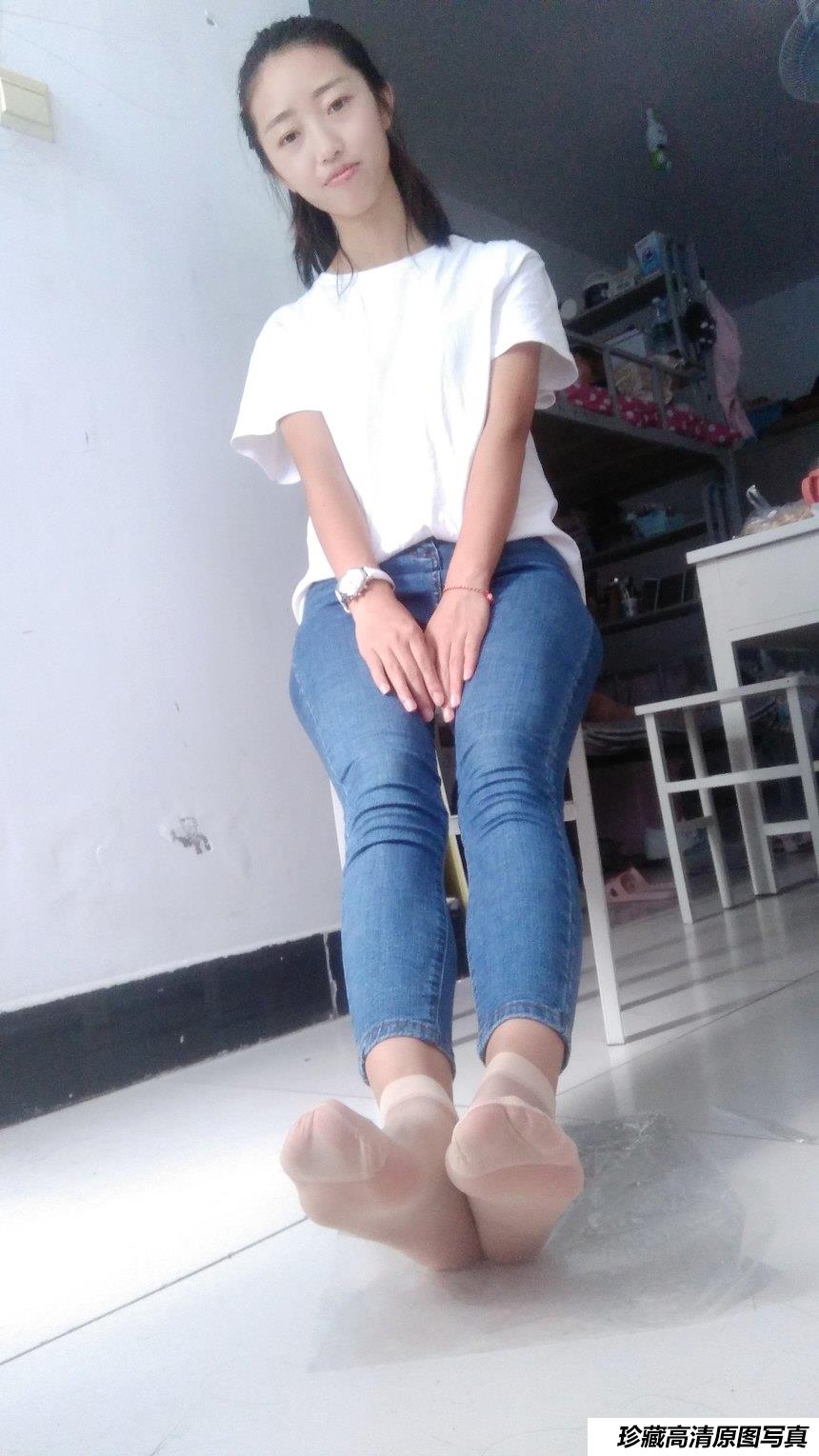 学妹校园寝室短丝系列034期 卫艺[190P／396MB]