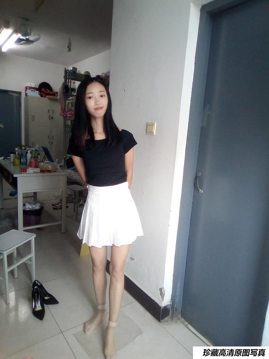 学妹校园寝室短丝系列034期 卫艺[190P／396MB]