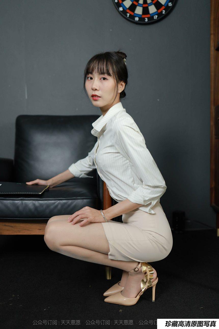 [IESS异思趣向] 2021.11.08 丝享家969：团团《迷人的金色波纹》[92P／99.8MB]