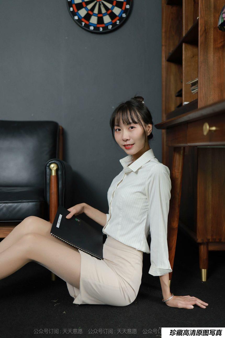 [IESS异思趣向] 2021.11.08 丝享家969：团团《迷人的金色波纹》[92P／99.8MB]