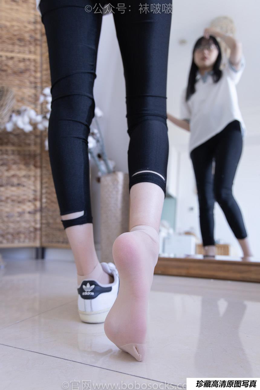 [BoBoSocks袜啵啵]NO.044 稚予-贝壳头、匡威帆布鞋、短肉丝[154P+1V／5.39GB]