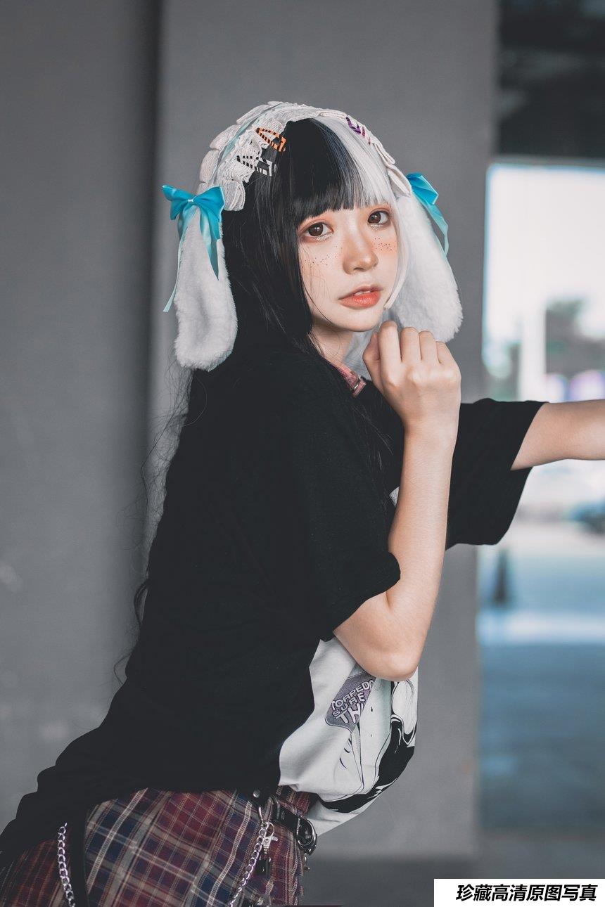 疯猫ss - NO.99 雀斑少女 [12P-220M]