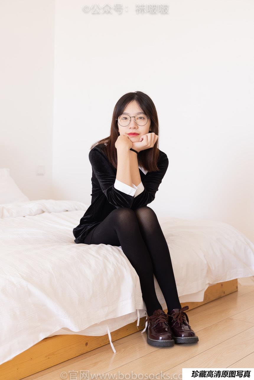 [BoBoSocks袜啵啵]NO.053 小甜豆-皮鞋、厚黑丝、黑色蕾丝船袜[143P+1V／7.91GB]