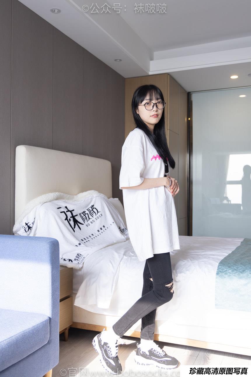 [BoBoSocks袜啵啵]NO.055 稚予-斯凯奇运动鞋、白棉袜、黑棉袜[139P+1V／6.67GB]