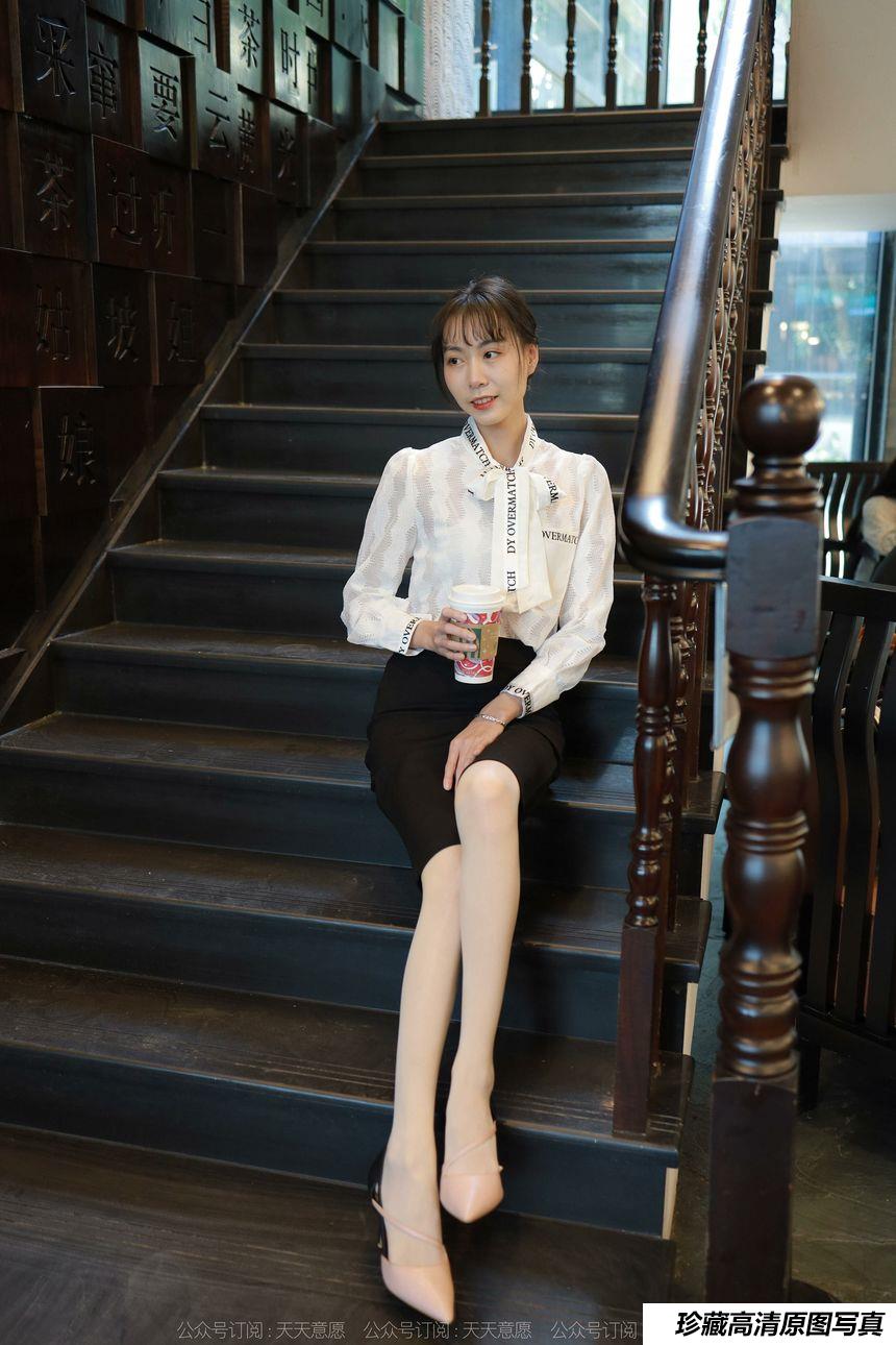 [IESS异思趣向] 2022.01.01 丝享家981：团团《气质一步裙》[91P／102MB]