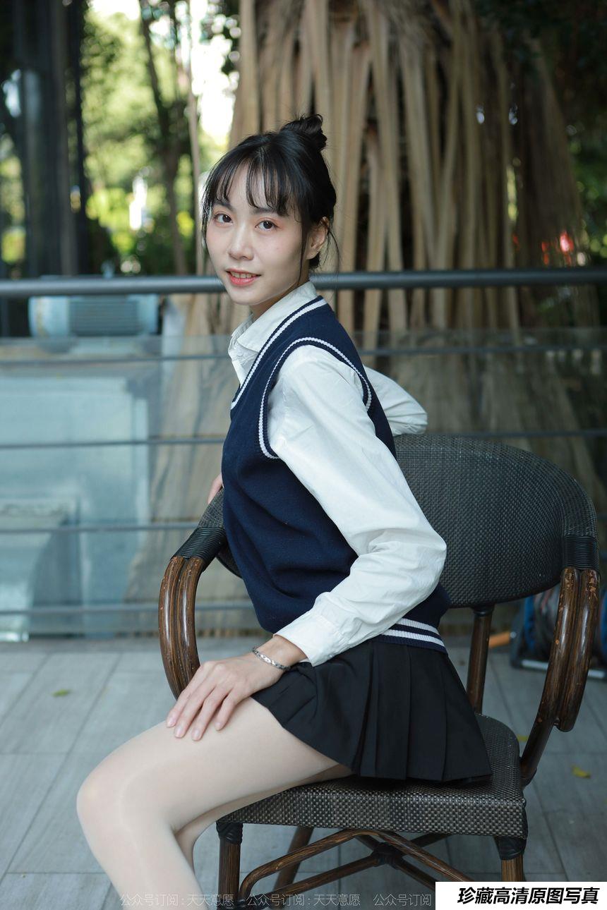 [IESS异思趣向] 2022.01.10 丝享家985：团团《纯玉学苑装》[94P／94.8MB]