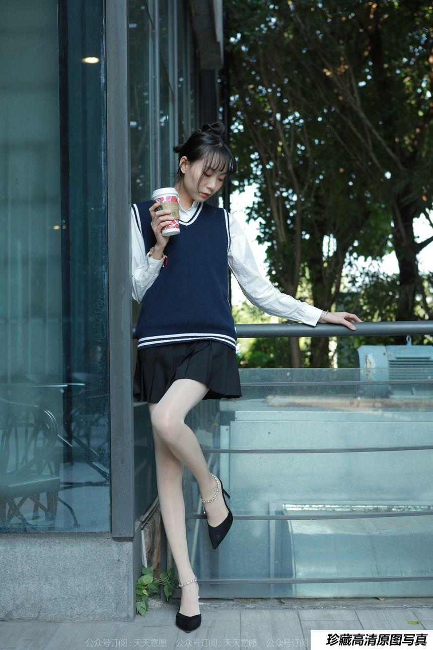 [IESS异思趣向] 2022.01.10 丝享家985：团团《纯玉学苑装》[94P／94.8MB]