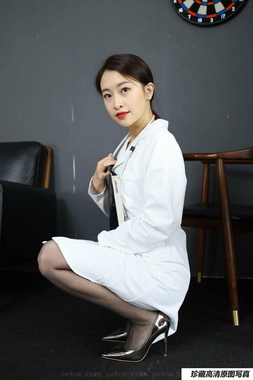 [IESS异思趣向] 2022.01.05 丝享家982：小婕《美女医生》[88P／95.3MB]