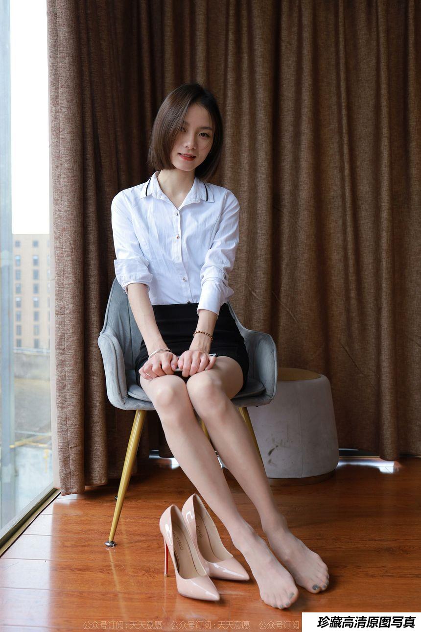 [IESS异思趣向] 2022.01.07 丝享家983：小六《短发配短裙》[84P／96.2MB]