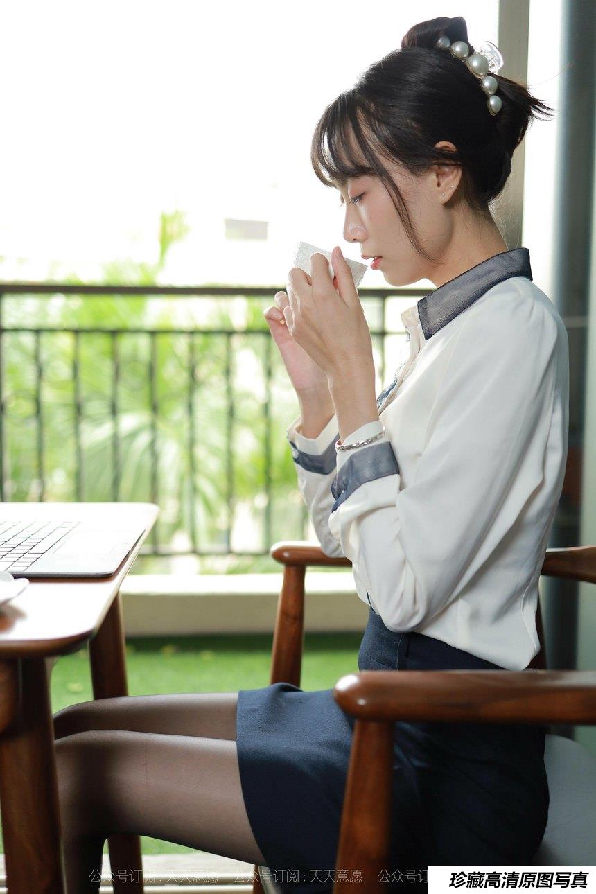 [IESS异思趣向]2021.11.14 丝享家974：团团《长腿打字员》[99P／129MB]