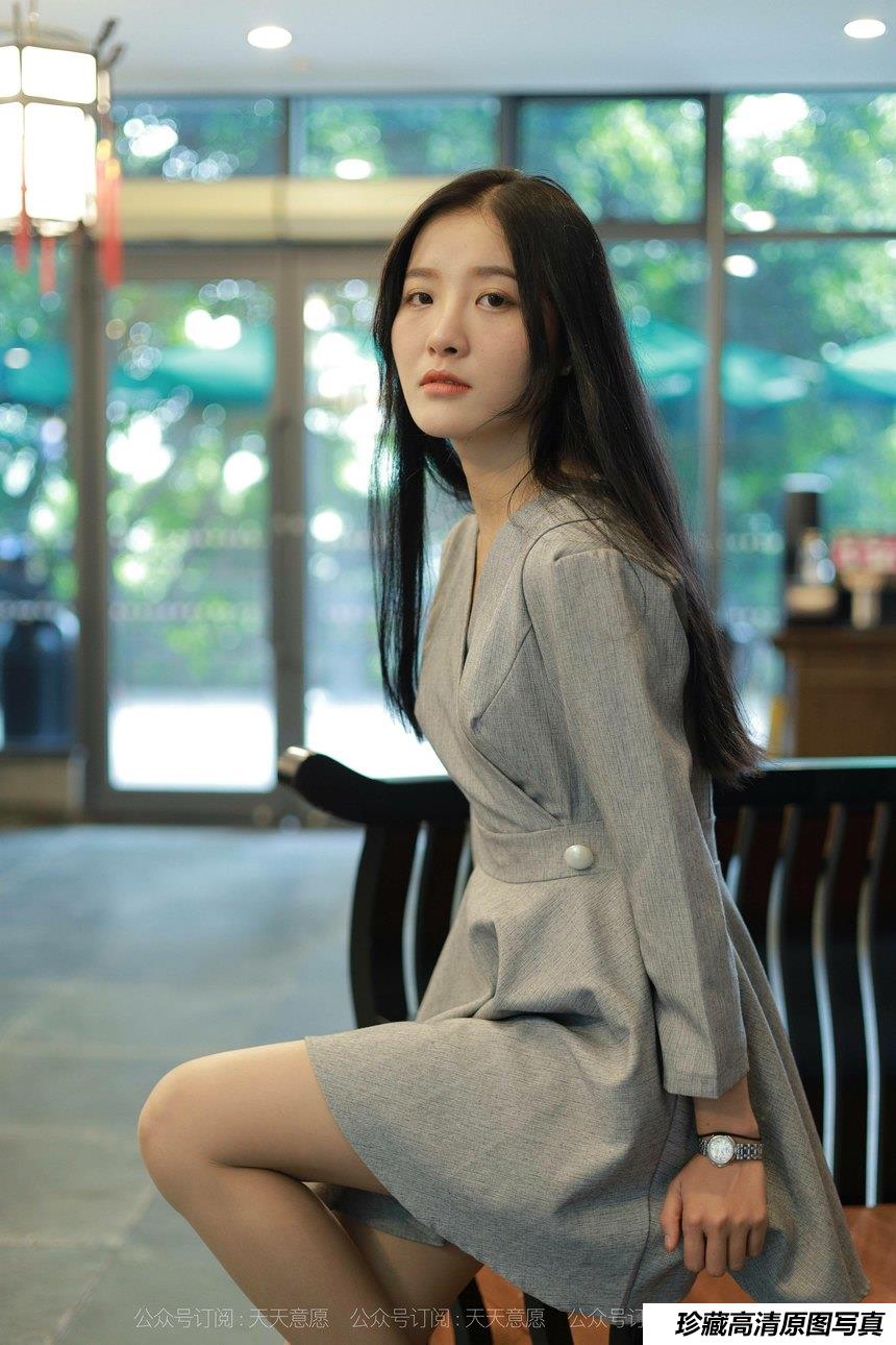 [IESS异思趣向]2021.11.13 丝享家973：婉苹《美女配咖啡》[86P／115MB]