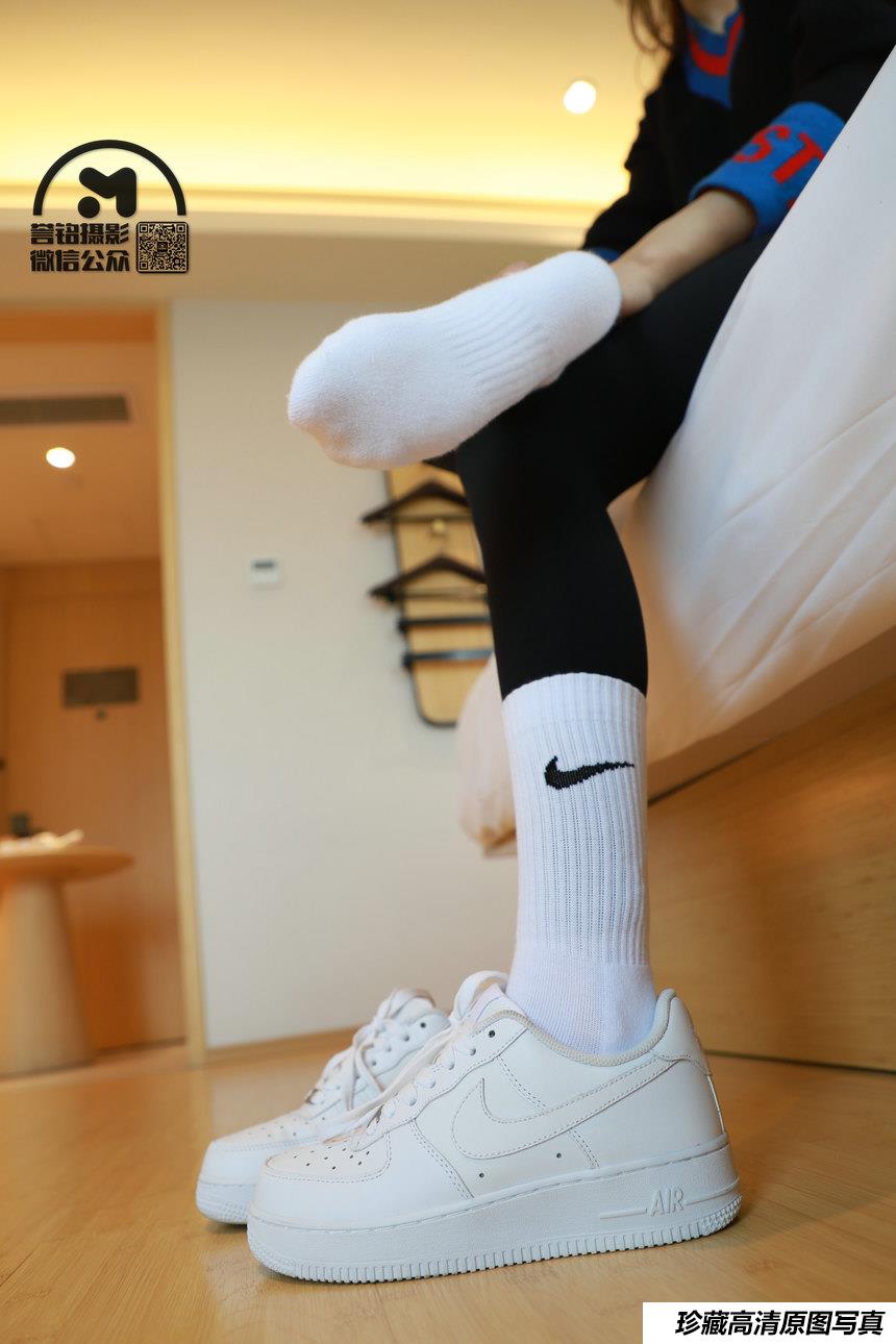 [誉铭传媒]袜足摄影 2021年《07.02赞助定制作品》[90P+1V／1.08GB]