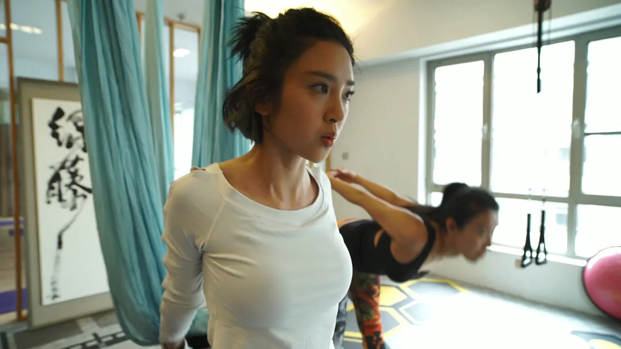 图片[4]-[明星]唐艺昕近距离拍摄瑜伽紧身高清视频[2v-3.95G-1080P]-绅士图