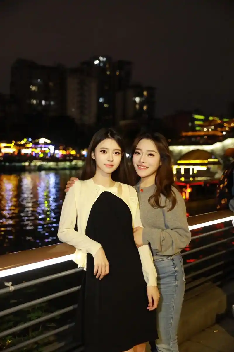 美丽的酒吧夜景：看看一线城市出入酒吧的美女吧-艺库
