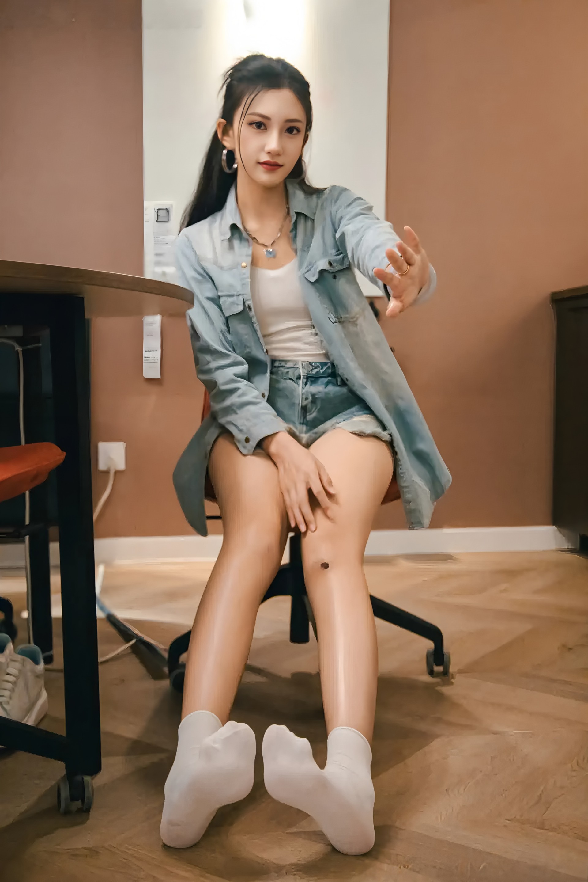 足愉心_NO.001_可乐(搭配:白T、.jpg 足愉心_NO.001_可乐(搭配:白T、.jpg